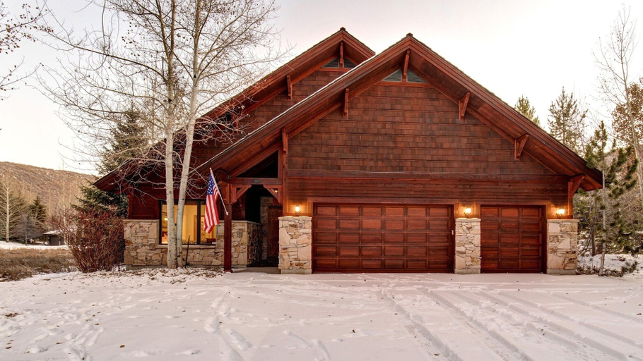 Exterior 4, Telemark Ski . 5 Bedrooms. Sleeps 12 Home by RedAwning, Summit