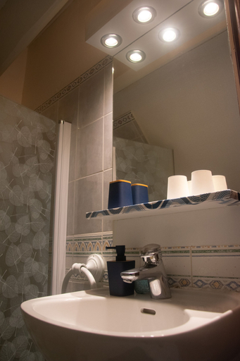 Bathroom 5, La Noisetière, Loir-et-Cher