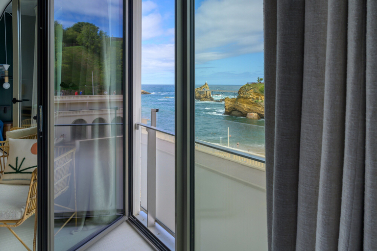 Exterior & Views 3