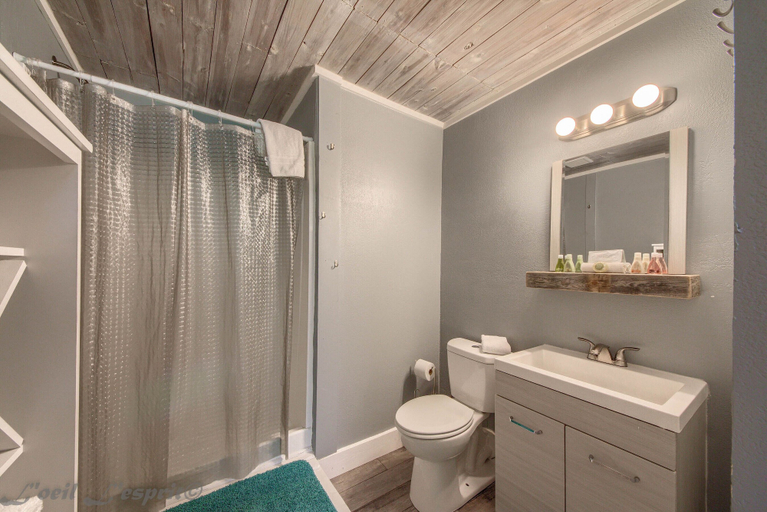 Bathroom 5, Blue Paradise Rr8554 3 Bedroom Home by RedAwning, Comal