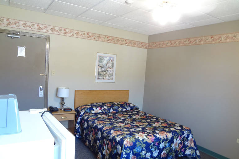 Bedroom 2, Canadas Best Value Inn Kapuskasing, Cochrane