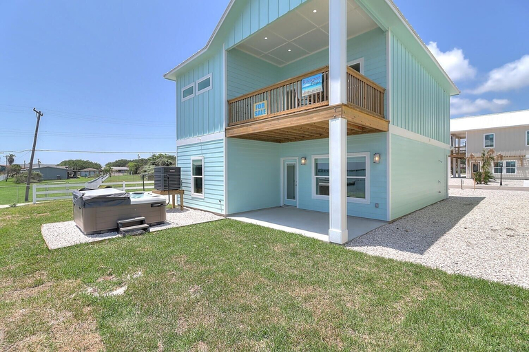 Property grounds 4, Seven Palms 3 Bedroom Home by RedAwning, Aransas