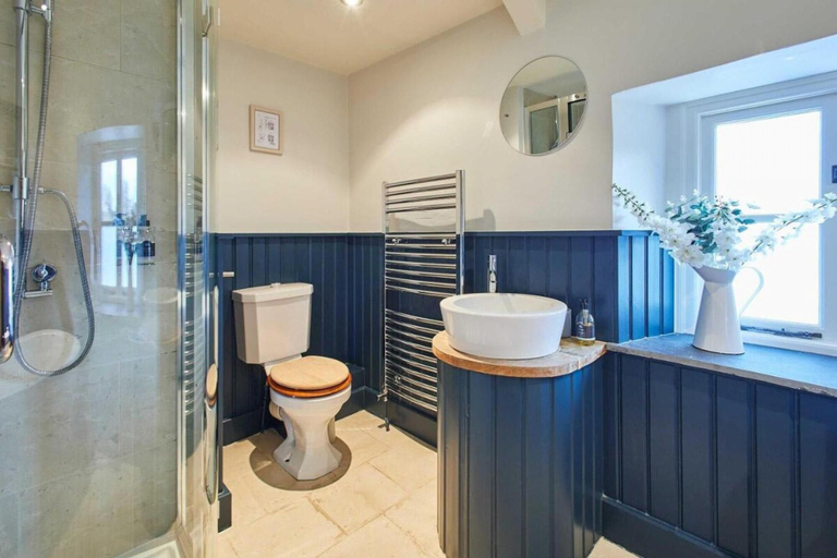Bathroom 4, Host Stay Coed Barn, Powys