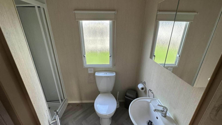 Bathroom 3, 27 Rickardos Holiday Lets, Lincolnshire