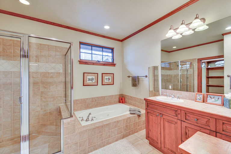 Bathroom 5, Cozy Avon Retreat with Private Deck and Pool Access!, Eagle