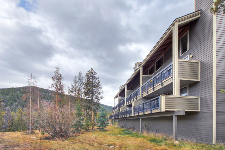 Exterior 3, 2072 The Pines, Summit