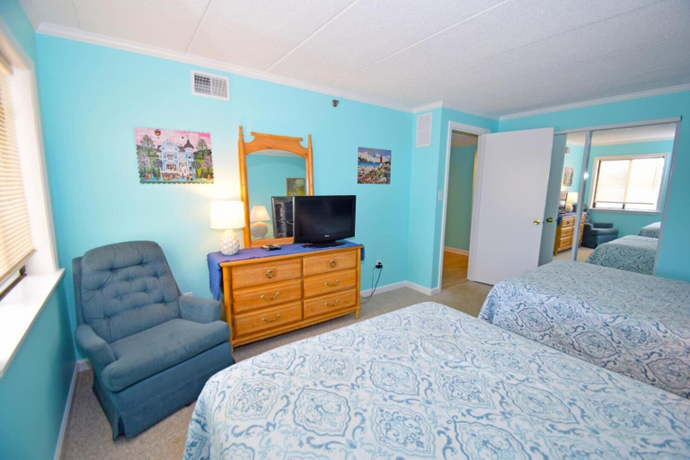 Room 3, Bay Princess 211 2 Br condo by RedAwning, Worcester