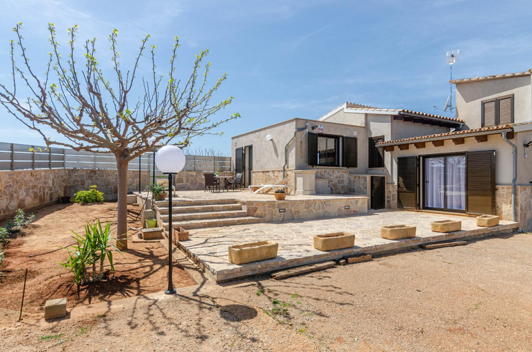 Others 3, YourHouse Cas Padri, Baleares