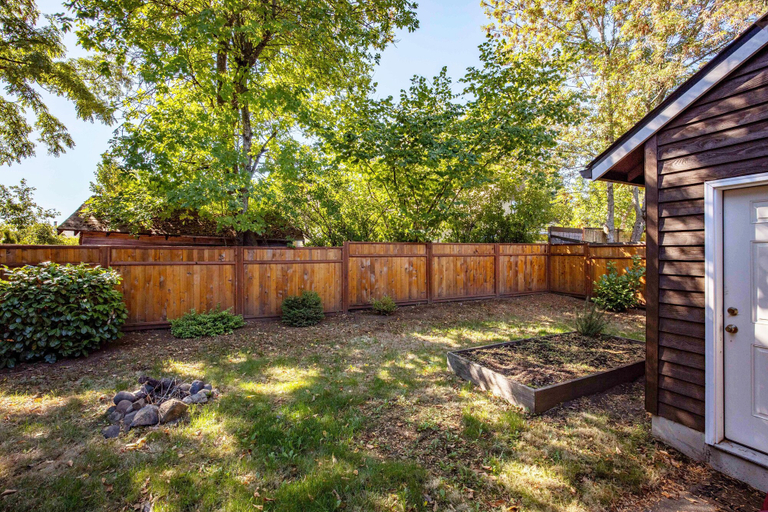 Property grounds 3, Devon Court 2 Bedroom Home by RedAwning, Hood River