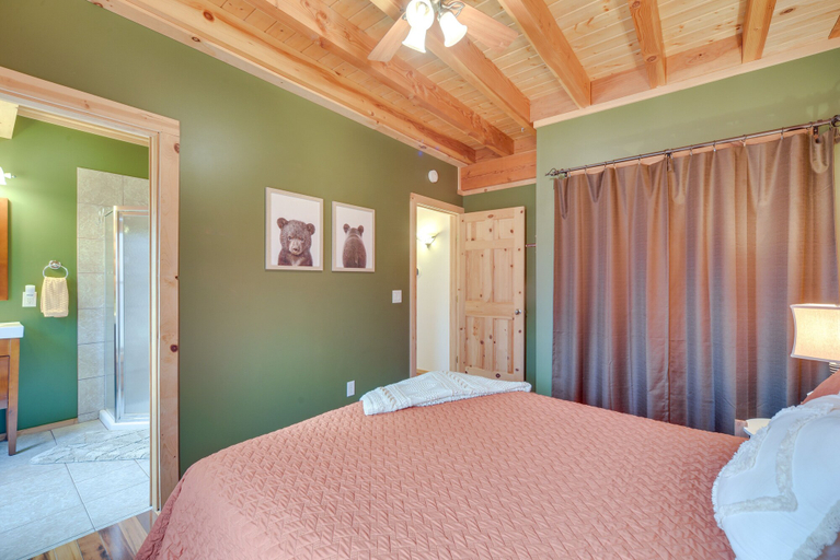 Bedroom 3, Modern Log Cabin w/ Rec Room, Steps to Lake!, Pine