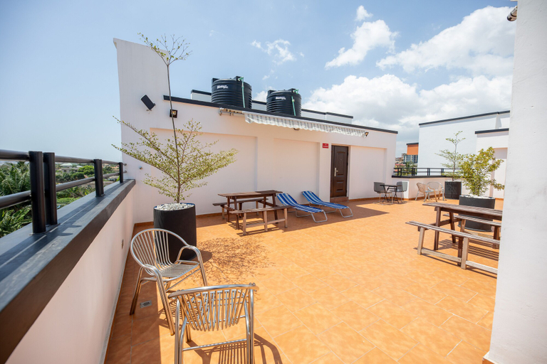 Others 5, 1 Bed Apartment - Rooftop Terrace, Parking, Wifi, Accra