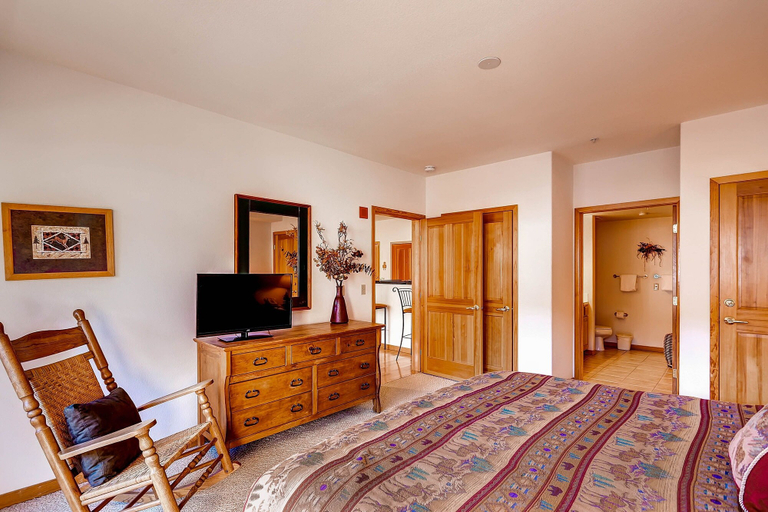Bedroom 3, Gateway 5069, Summit