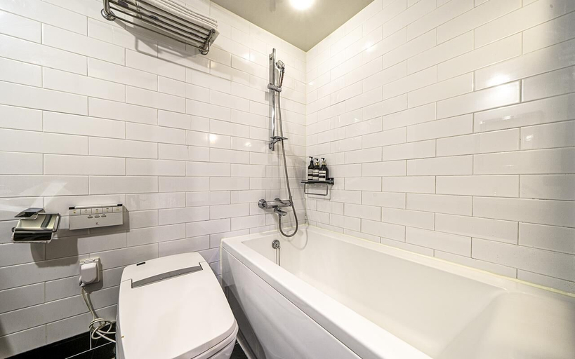 Bathroom 2, Hotel Gray, Jung