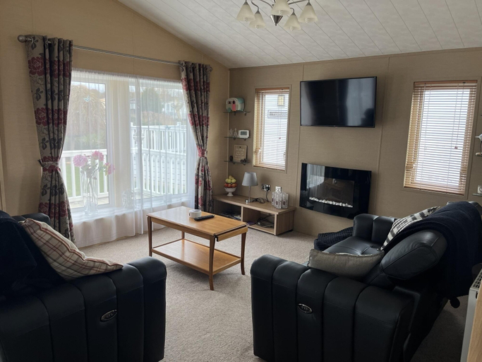 Others 5, 3 Bedroom Stunning Lodge Manor Park Linen Inc, Cambridgeshire