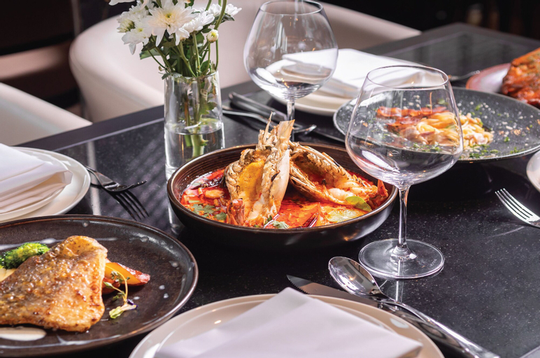 Food & Drinks 16
