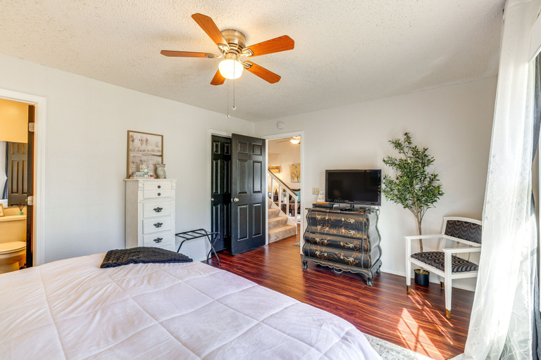 Bedroom 3, Holiday Island Escape w/ Panoramic Lake Views, Carroll