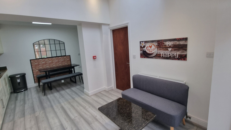Others 4, St Albans Stylish Suite With Kitchenette, Hertfordshire