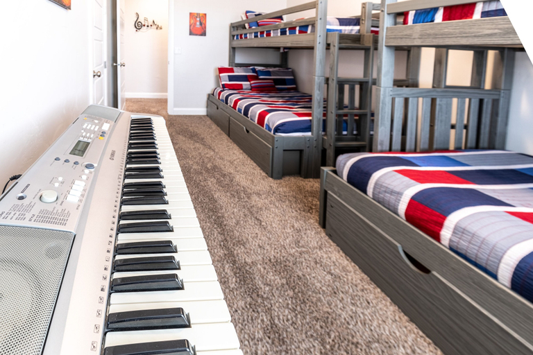 Room 3, Zion Experience 4 Bedroom Townhouse by RedAwning, Washington