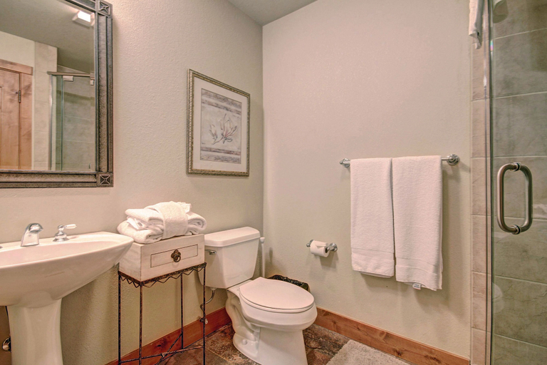 Bathroom 5, 18 Autumn Brook 4 Bedroom Townhouse by RedAwning, Summit