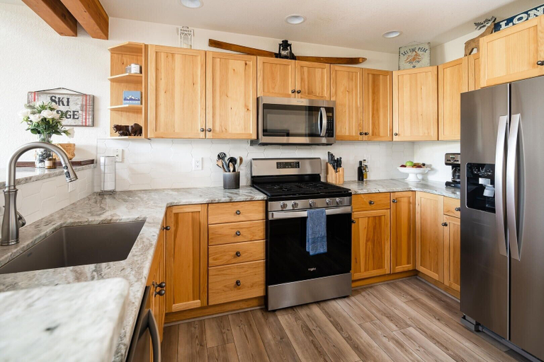 Private kitchen 5, Saddle Ridge D3 3 Bedroom Condo by Moonlight Basin Lodging, Madison