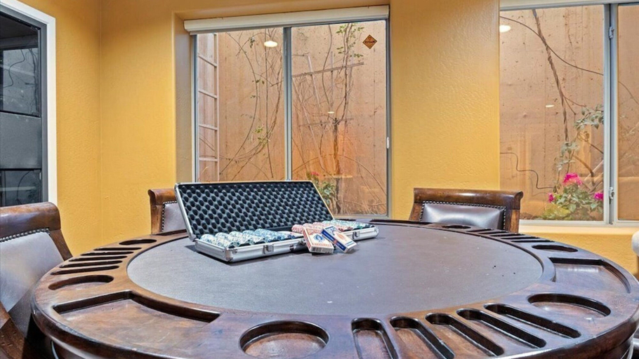 Food & Drinks, Massive North Scottsdale 6 Bdrm w/ Oasis Backyard!, Maricopa