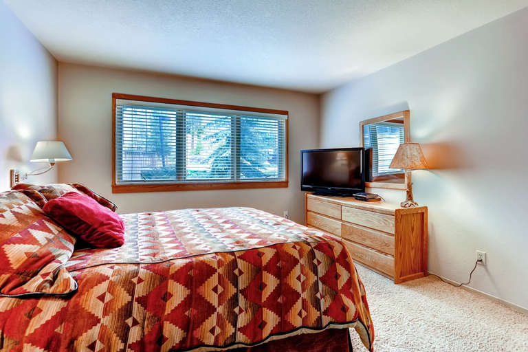 Room 3, Quicksilver 1643, Summit