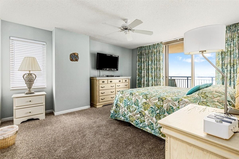 Room 4, Brighton Tower 1909 3br 3ba Oceanfront 3 Bedroom Condo by RedAwning, Horry