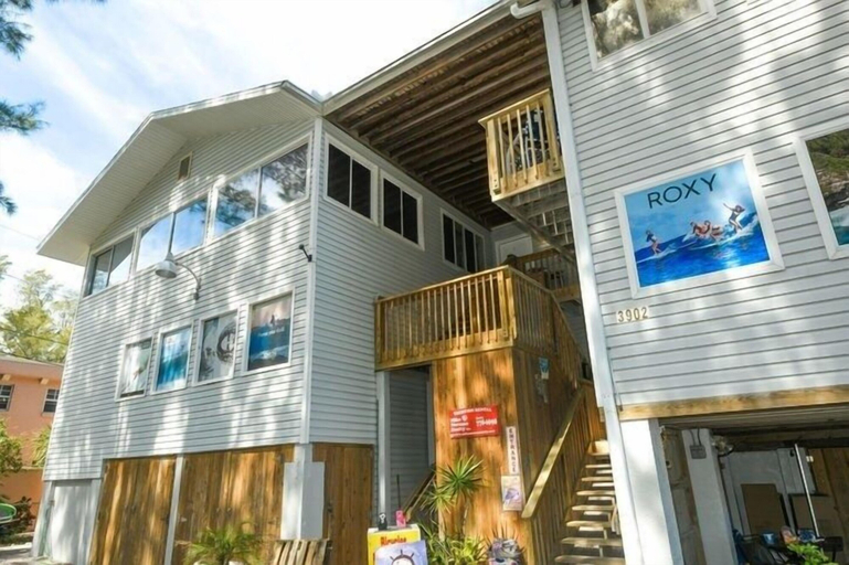 Exterior 3, 3902 Gulf Dr 1 1 Bedroom Apts by RedAwning, Manatee