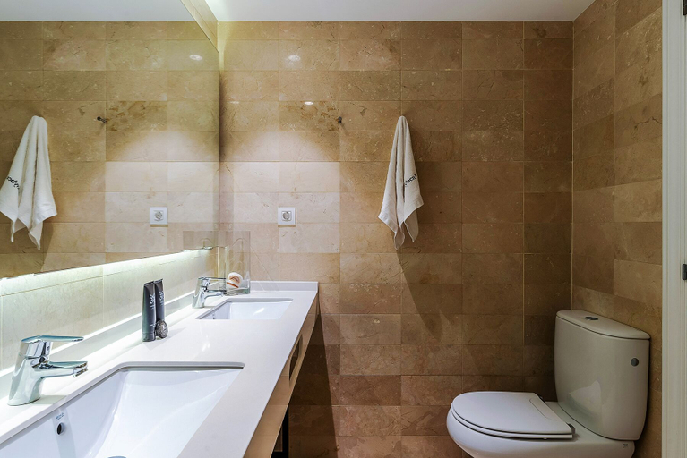 Bathroom 3, Enjoybcn Plaza Catalunya Apartment, Barcelona