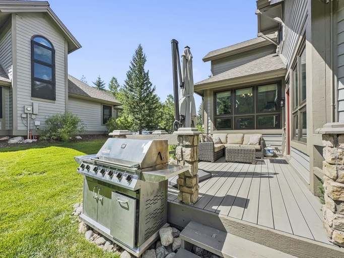 BBQ/picnic area 3, Private Dog Friendly Home Boasts Incredible Views - WD25 by RedAwning, Summit