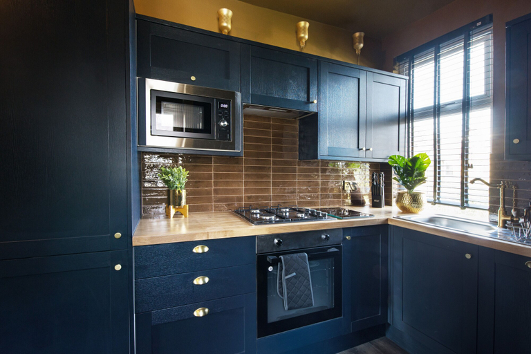 Private kitchen 5, Luxury Versace 1 Bed, Hot Tub, Pool Table, Sky Tv, London
