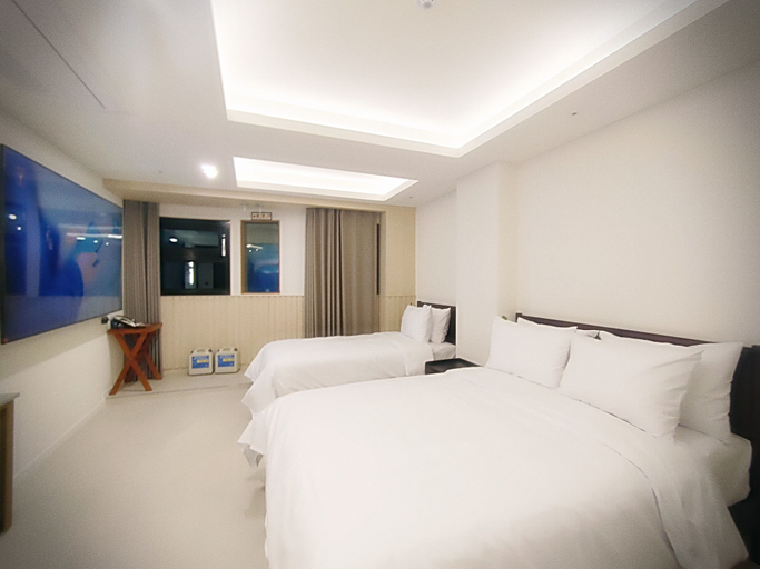 Bedroom 3, Bluebird Hotel, Yeonsu