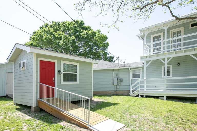 Exterior 2, Players Place PRD2462, Comal