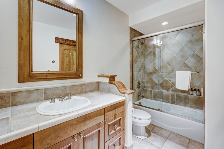 Bathroom 4, Refined 5 BR Private Home with Private Hot Tub by RedAwning, Eagle