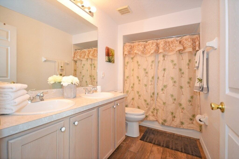 Bathroom 3, Casa Dilaura 4 Bedroom Home by RedAwning, Polk