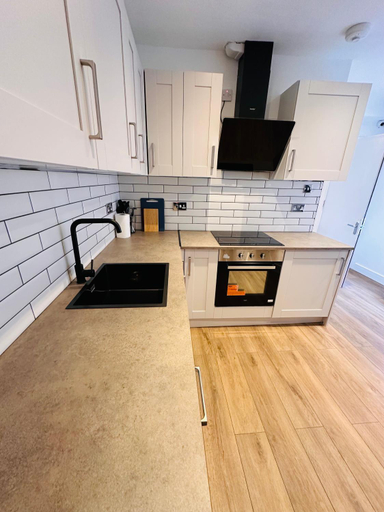 Others 3, Spacious Private Self-Contained Room in Selly Oak Birmingham with bathroom shared between two rooms , Birmingham