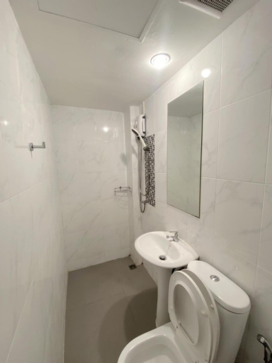Bathroom 13