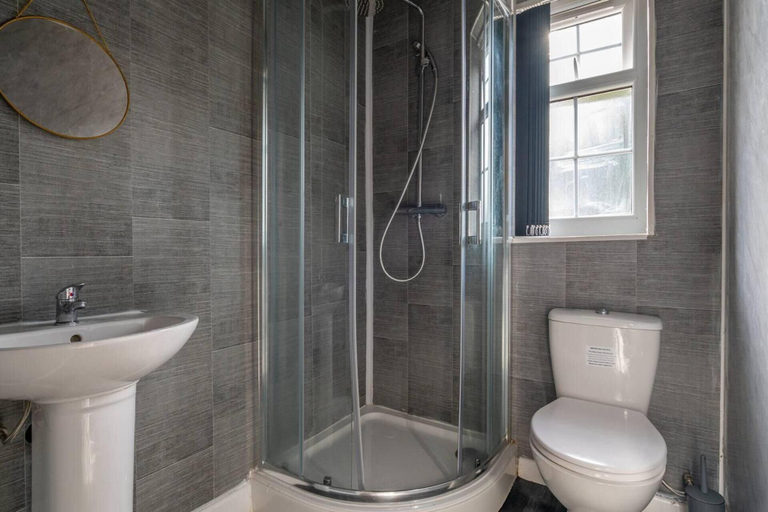 Bathroom, Stunning 1 Bed Studio3 in Coventry, Coventry