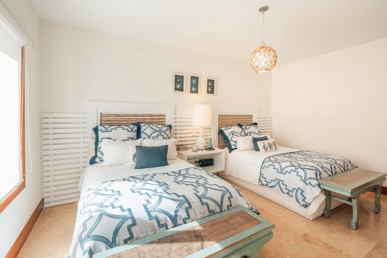 Room 5, Penthouse w Jacuzzi and Ocean View Puerto Bahia