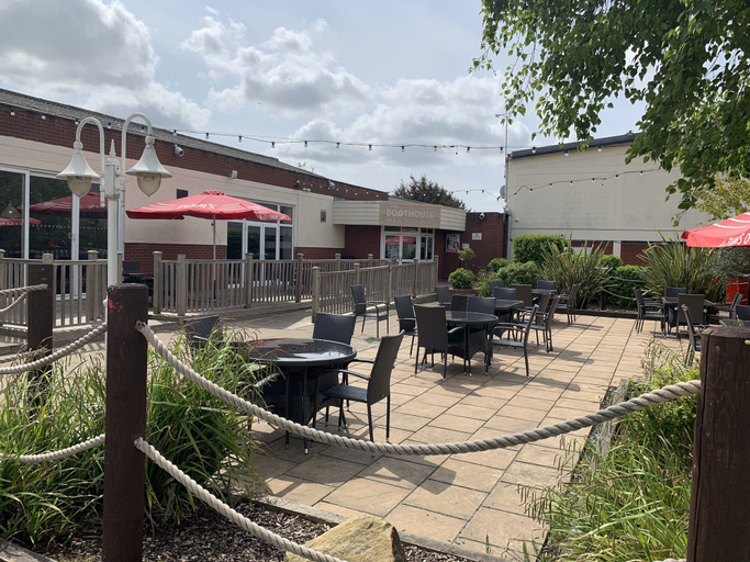 Exterior & Views, Immaculate 2-bed Caravan in Clacton-on-sea, Essex
