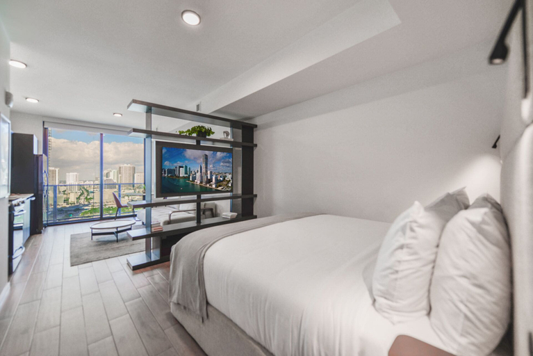 Bedroom 3, Luxury apt Bay View Near Bayfront Park, Miami-Dade