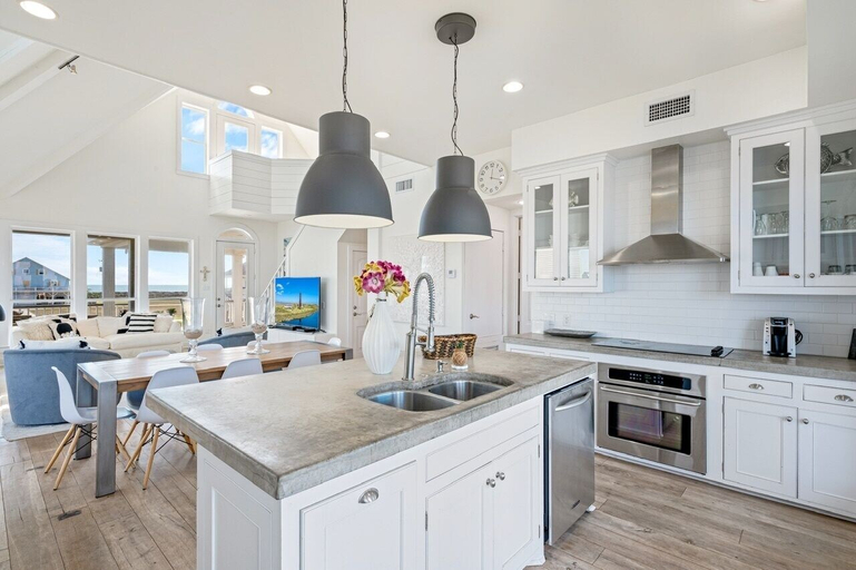 Private kitchen 4, #beach Please 3 Bedroom Home by RedAwning, Galveston