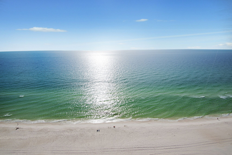 Others 4, Tropical High-Rise Condo with Beachside Pool Access and Free Poolside WiFi - Unit 2004 by RedAwning, Bay