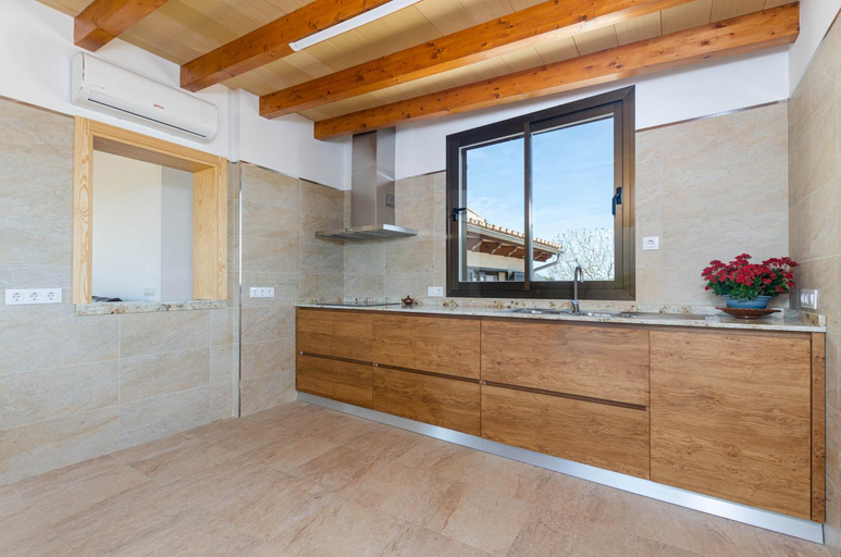 Others 5, YourHouse Cas Padri, Baleares