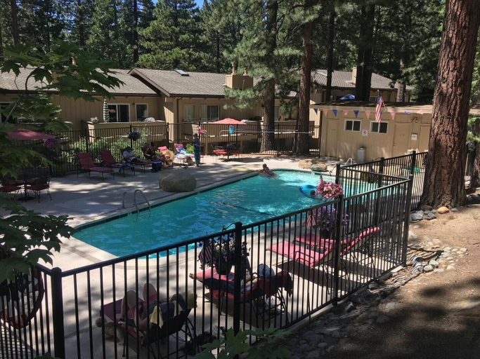 Pool, Whispering Wood 3 Bedroom Home by RedAwning, Washoe