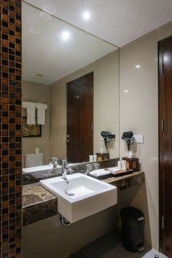 Bathroom 14