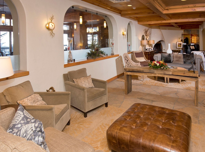 Living room 3, The Pines 401, Eagle