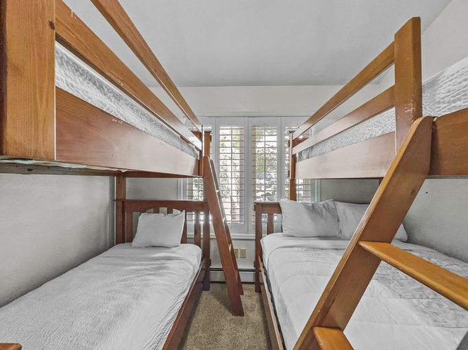 Room 5, Private Dog Friendly Home Boasts Incredible Views - WD25 by RedAwning, Summit