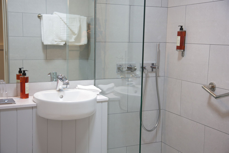 Bathroom 4, Waterfront Hotel Dungloe