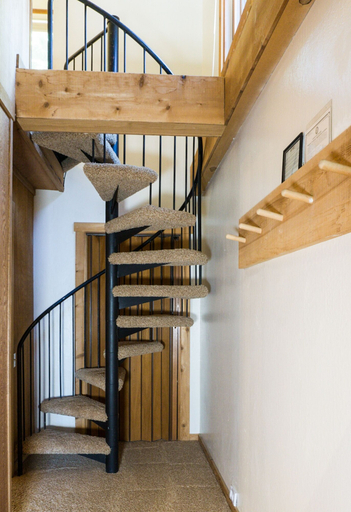 Interior 2, Ski Trails 4024, Placer